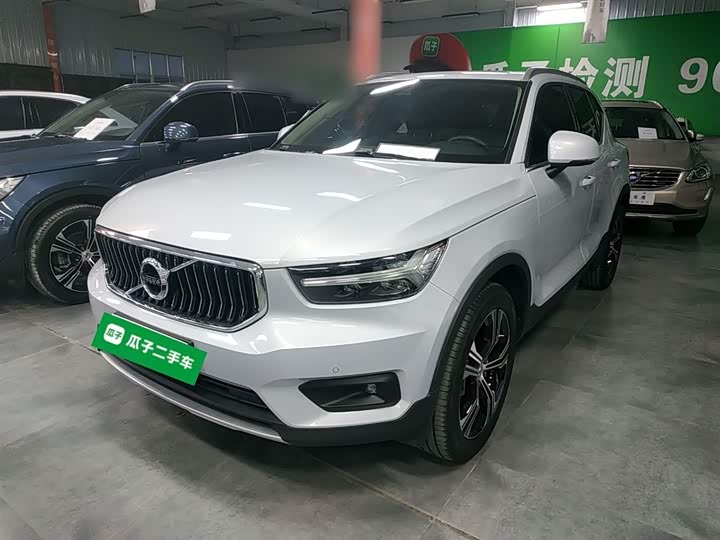 Фото 2 - Volvo XC40