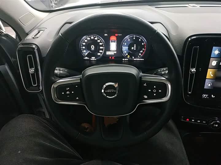 Фото 3 - Volvo XC40