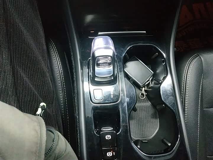 Фото 6 - Volvo XC40