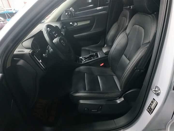 Фото 7 - Volvo XC40