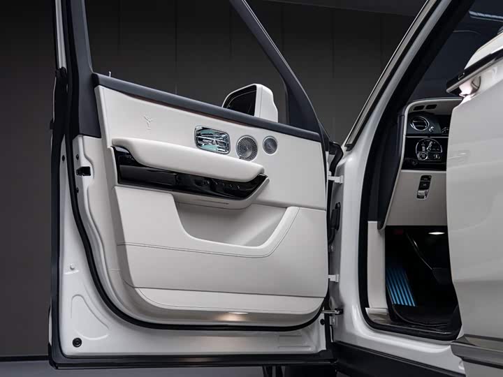 Фото 2 - Rolls-Royce Cullinan