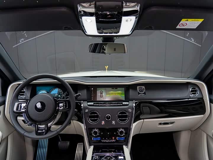 Фото 6 - Rolls-Royce Cullinan