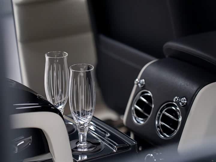 Фото 9 - Rolls-Royce Cullinan