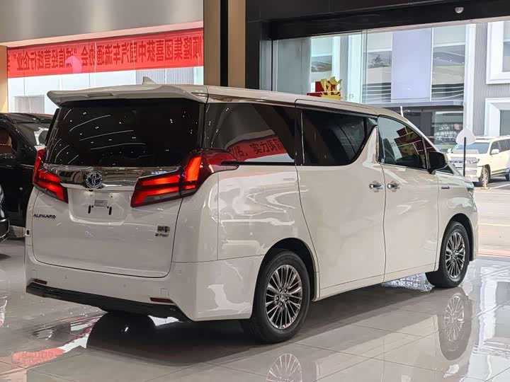 Фото 5 - Toyota Alphard