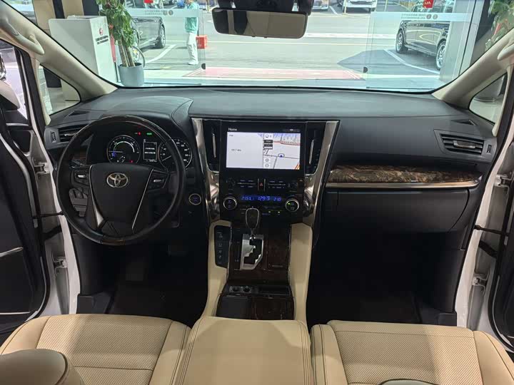 Фото 8 - Toyota Alphard