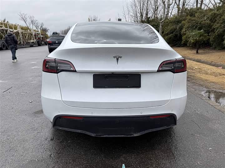 Фото 9 - Tesla Model Y
