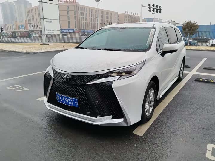 Фото 1 - Toyota Granvia