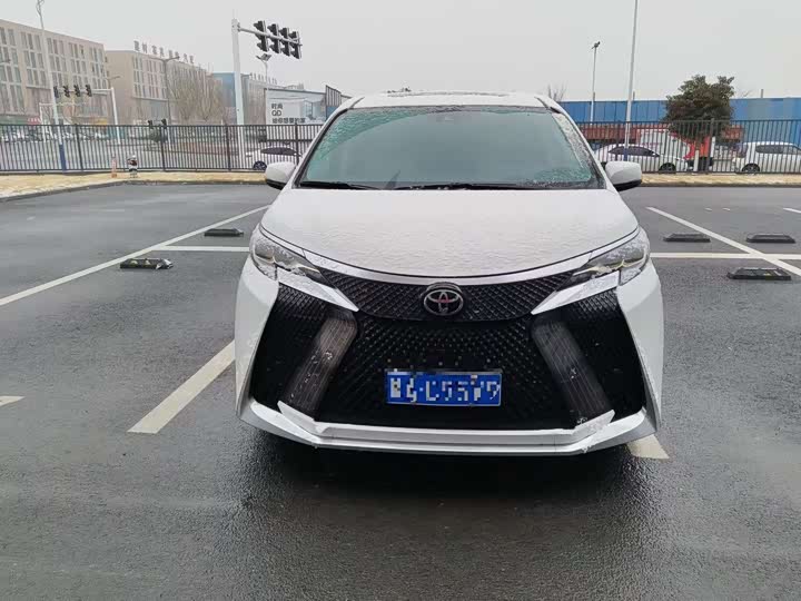 Фото 2 - Toyota Granvia