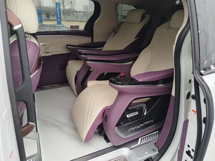 Фото 4 - Toyota Granvia