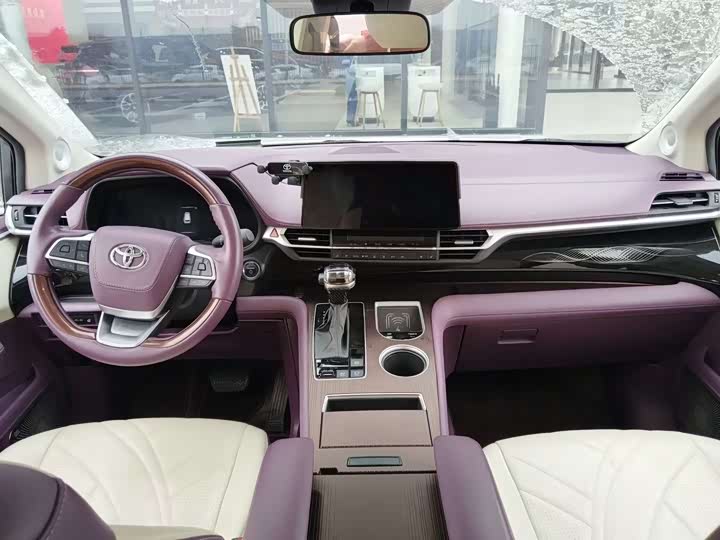 Фото 5 - Toyota Granvia