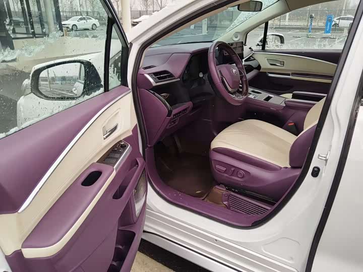 Фото 6 - Toyota Granvia