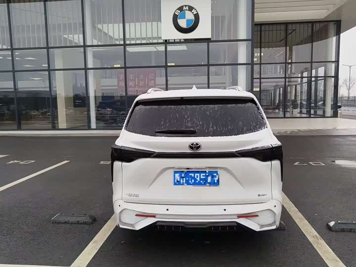 Фото 8 - Toyota Granvia