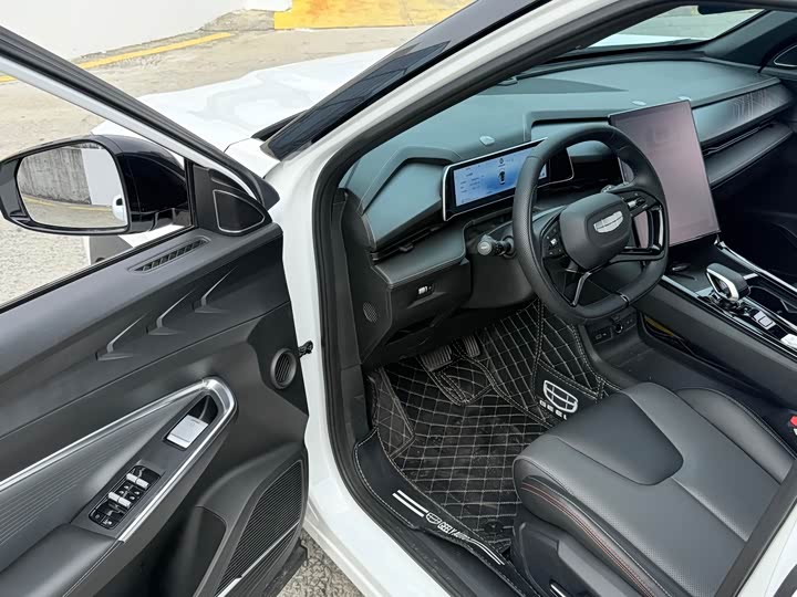 Фото 6 - Geely Atlas