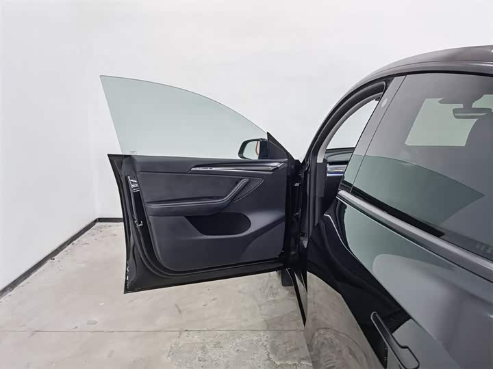 Фото 8 - Tesla Model Y