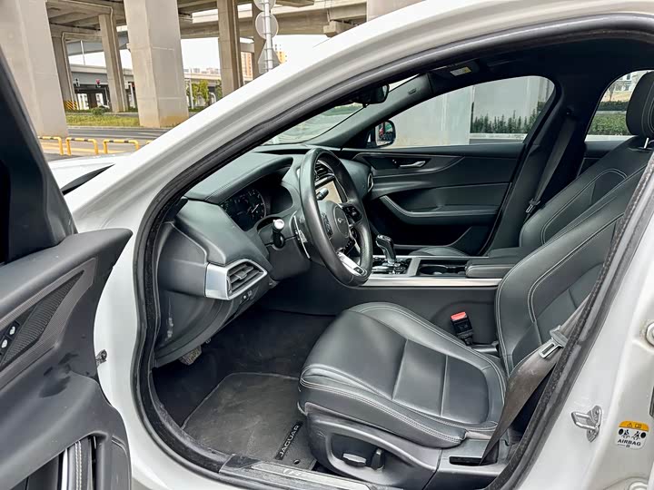 Фото 5 - Jaguar XE L