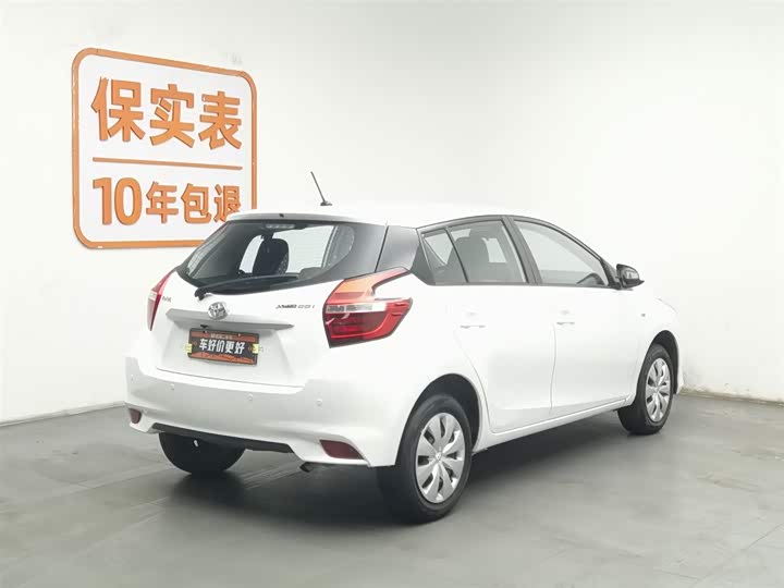 Фото 2 - Toyota Yaris L Hatchback