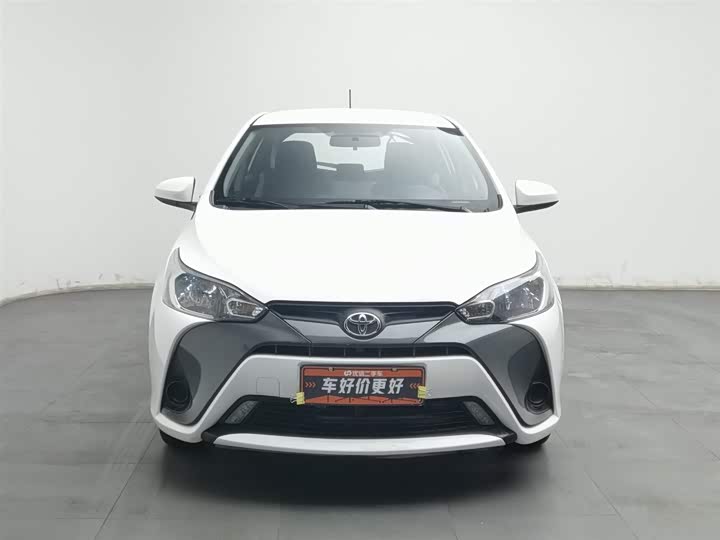 Фото 3 - Toyota Yaris L Hatchback