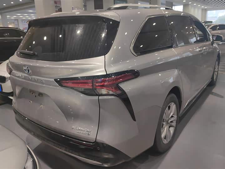 Фото 3 - Toyota Sienna