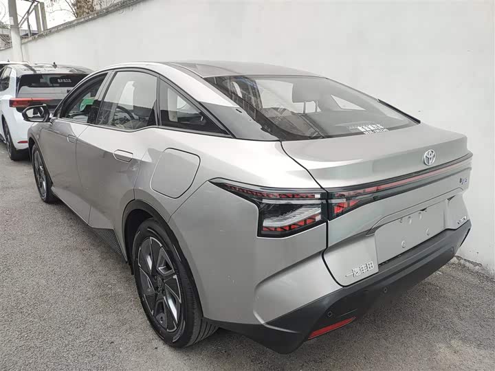 Фото 5 - Toyota bZ3