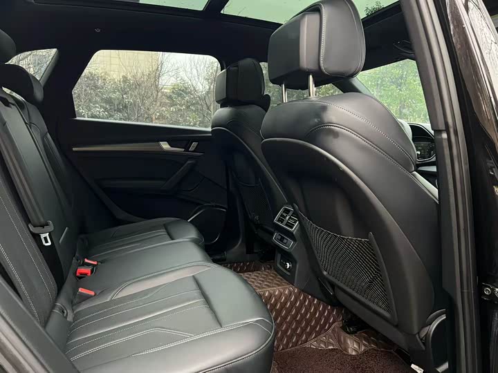 Фото 9 - Audi Q5L