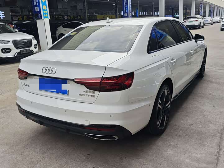 Фото 6 - Audi A4L