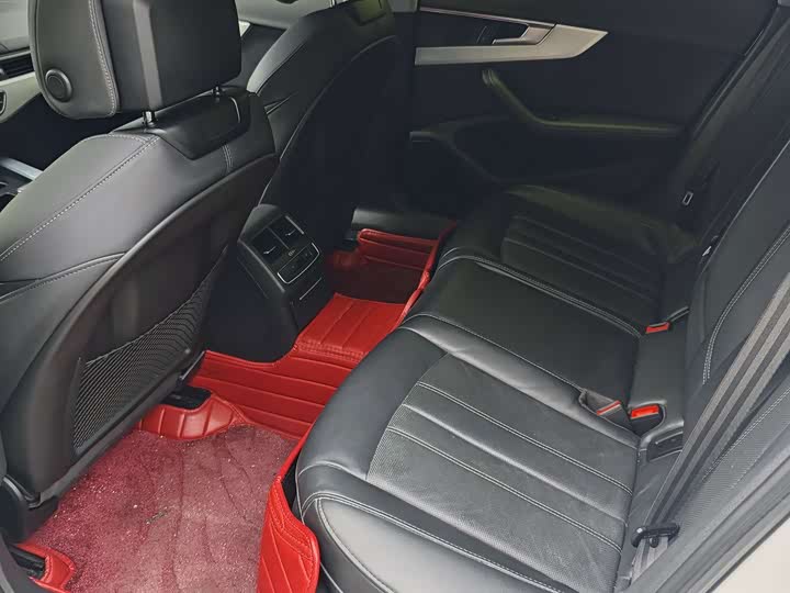 Фото 8 - Audi A4L