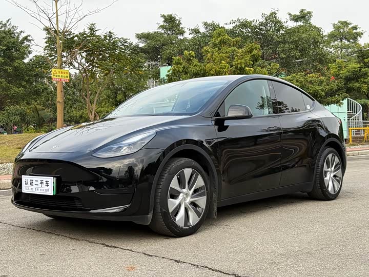 Фото 1 - Tesla Model Y