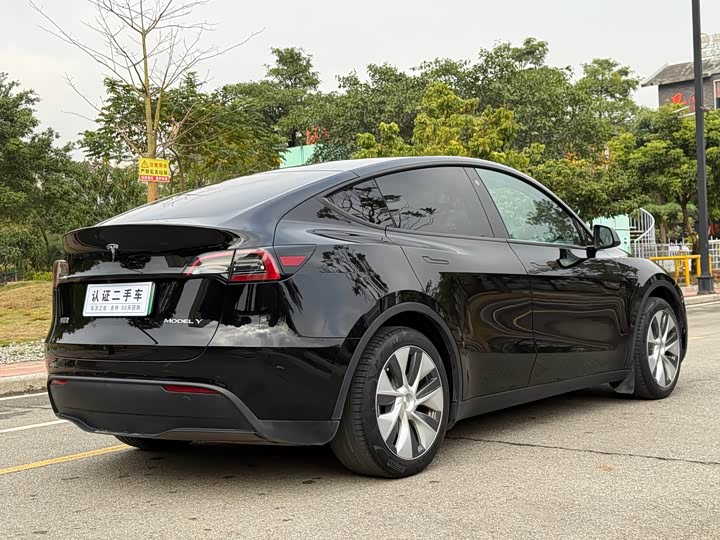 Фото 9 - Tesla Model Y