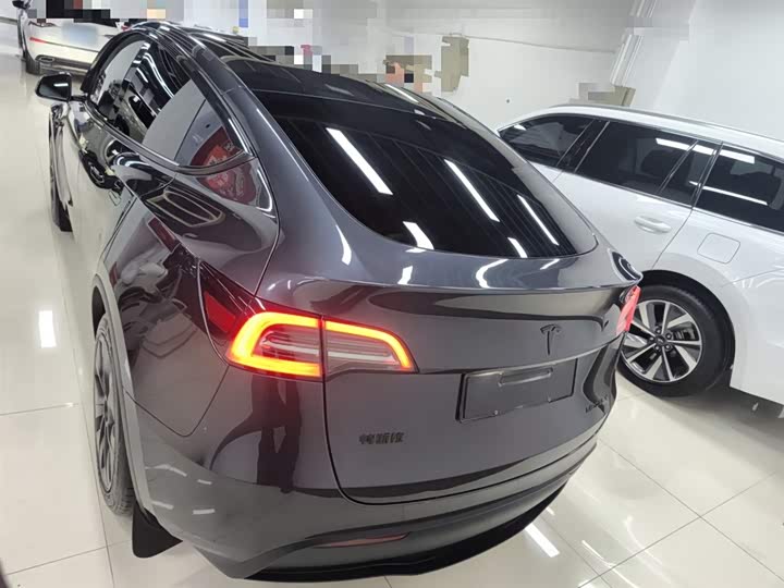 Фото 6 - Tesla Model Y