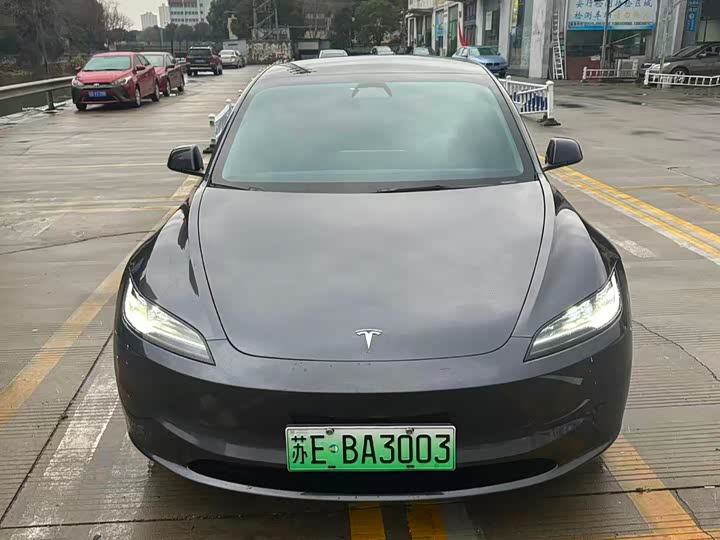 Фото 2 - Tesla Model 3