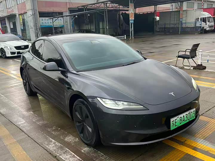 Фото 3 - Tesla Model 3