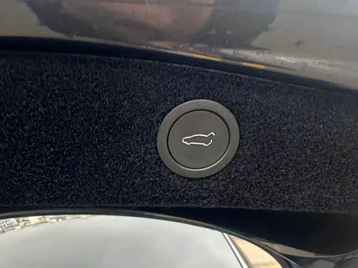 Фото 8 - Tesla Model 3