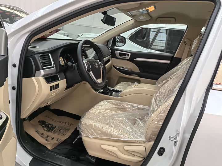 Фото 5 - Toyota Highlander