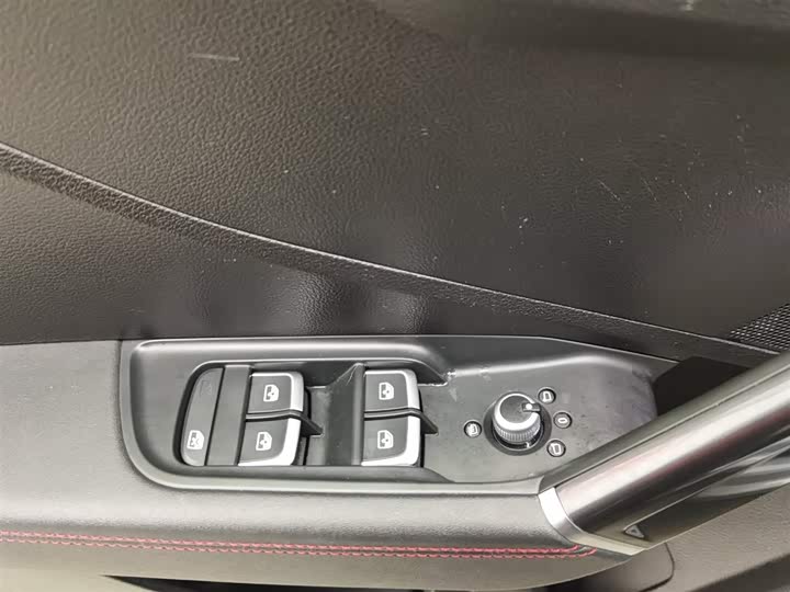 Фото 9 - Audi Q2L