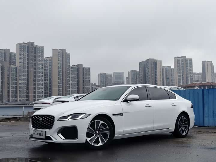 Фото 1 - Jaguar XF L