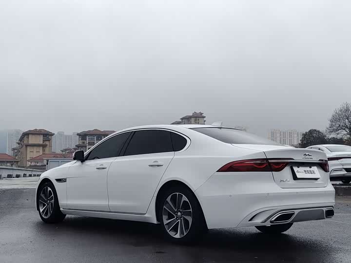Фото 7 - Jaguar XF L