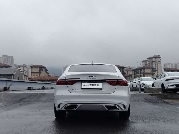 Фото 8 - Jaguar XF L