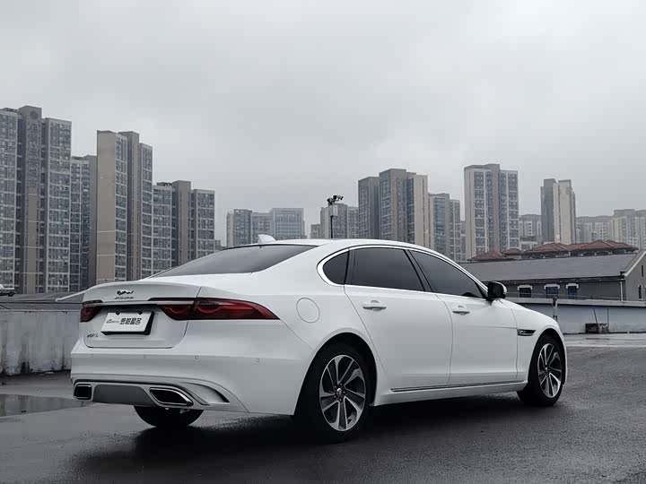 Фото 9 - Jaguar XF L