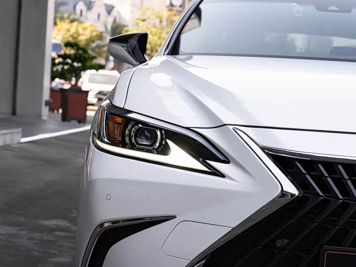 Фото 6 - Lexus ES