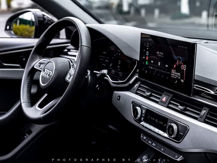 Фото 6 - Audi A4