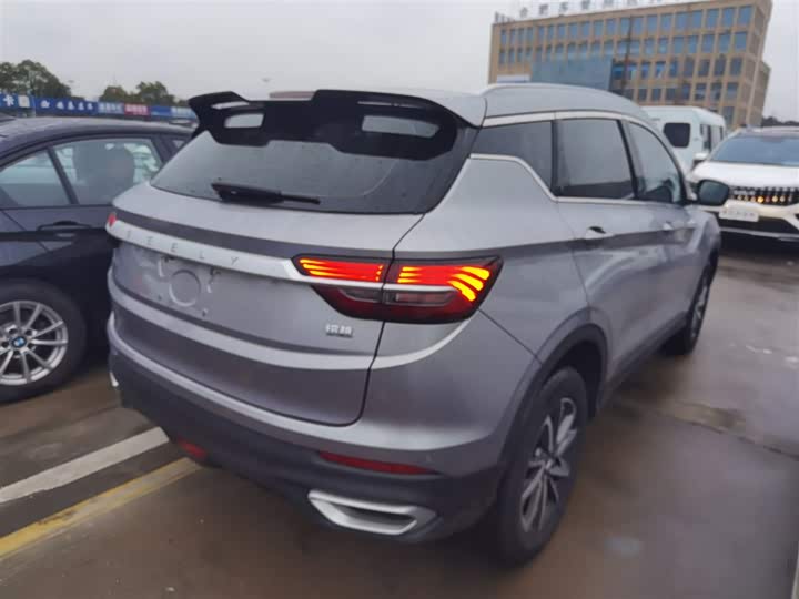 Фото 7 - Geely Coolray