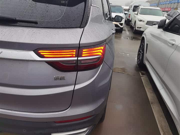 Фото 8 - Geely Coolray