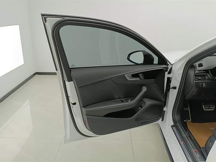 Фото 7 - Audi A4L