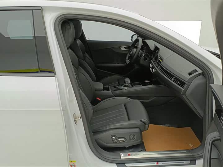 Фото 8 - Audi A4L