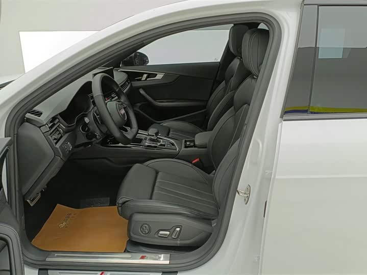 Фото 9 - Audi A4L