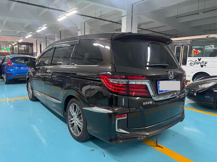 Фото 5 - Honda Elysion