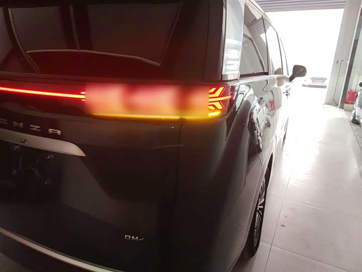 Фото 8 - Denza D9