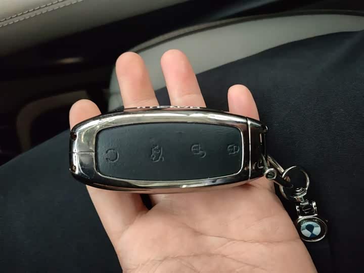 Фото 9 - Denza D9