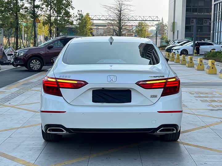 Фото 5 - Honda Inspire
