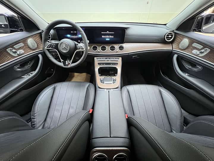 Фото 7 - Mercedes-Benz E-Class